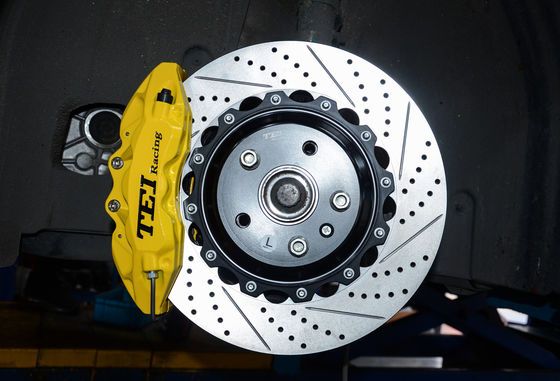 comprare BBK Per Audi A3 installato Big Brake Kits 6 Piston Calipers con rotore 355 * 32mm ruota di 18 pollici P60S fabbricazione online